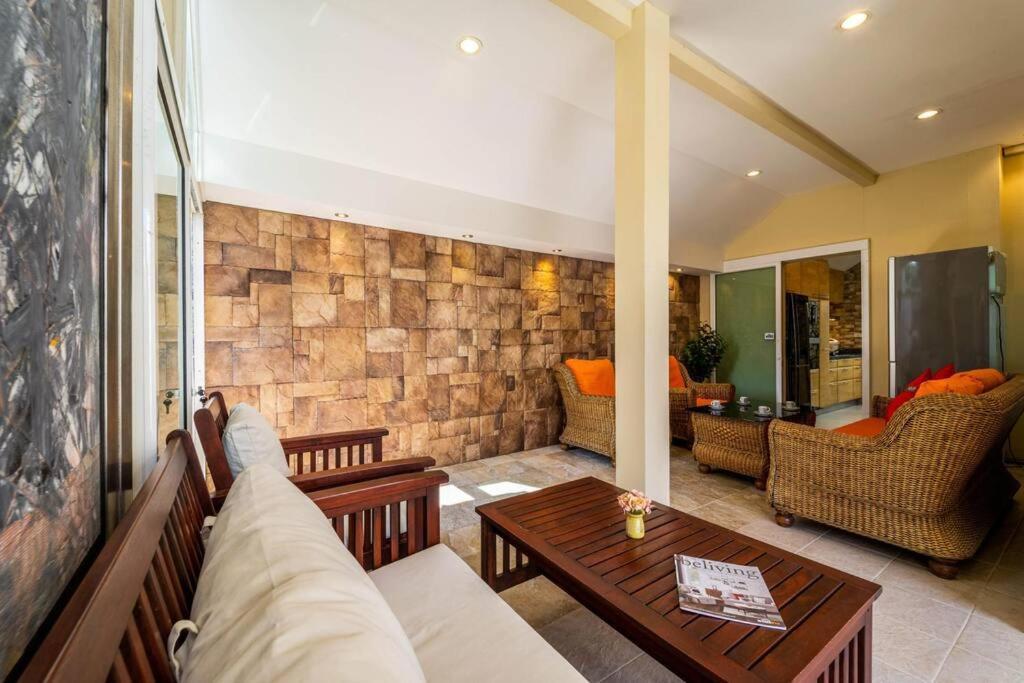 3 Bedroom Pool In Great Location Stv 別墅