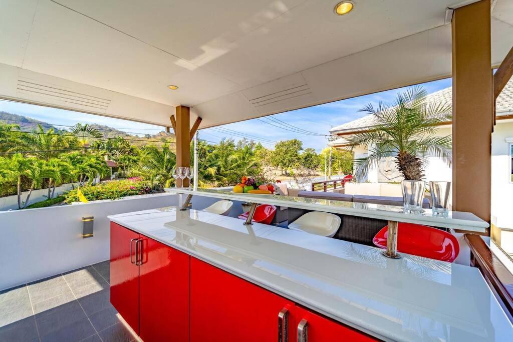 3 Bedroom Pool In Great Location Stv 华欣